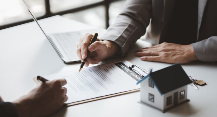 Renting in Abu Dhabi: Why Choose Al Musahim Investment for Peace of Mind 1 Rental company employee is calculating the cost for the customer to agree to sign a rental contract