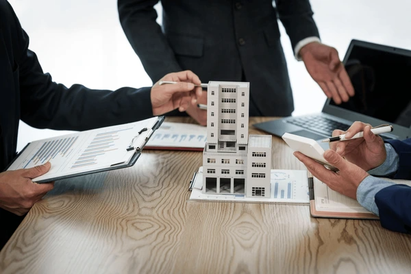 Prime Commercial Real Estate in Abu Dhabi: Office Space Trends Shaping the Market #465 1 Commercial Real Estate in Abu Dhabi, Abu Dhabi office market, ADGM office space, Al Maryah Island investment, Grade A office trends, Abu Dhabi property investment, flexible workspaces Abu Dhabi